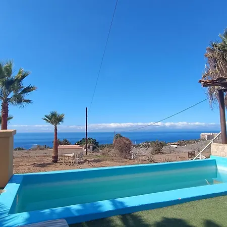 The Tree House Surf Camp 旅馆