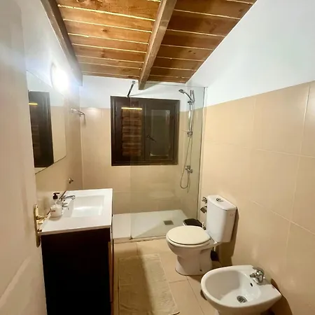 The Tree House Surf Camp * 阿德耶