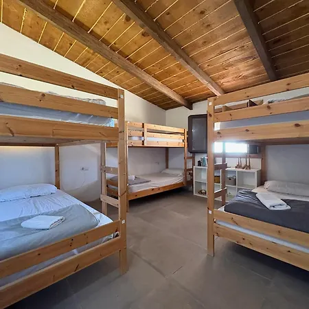The Tree House Surf Camp أذيخي