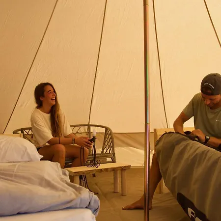 بيت شباب The Tree House Surf Camp