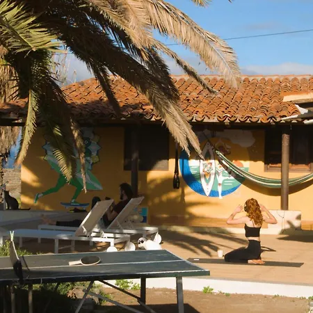 بيت شباب The Tree House Surf Camp أذيخي