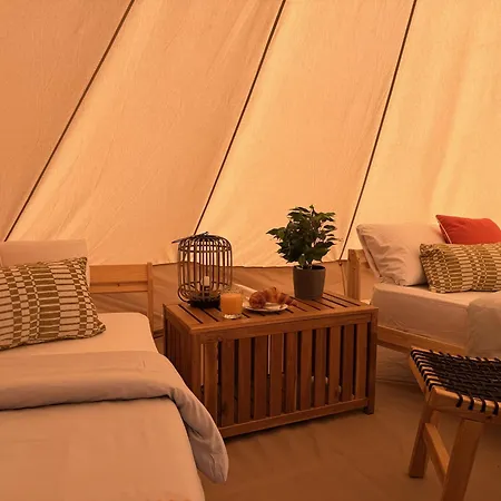 The Tree House Surf Camp أذيخي