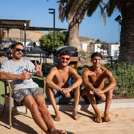 The Tree House Surf Camp 호스텔