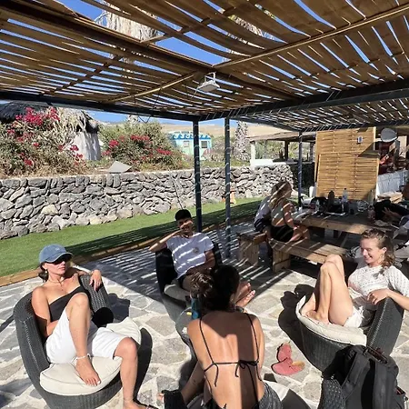 The Tree House Surf Camp * 아데제