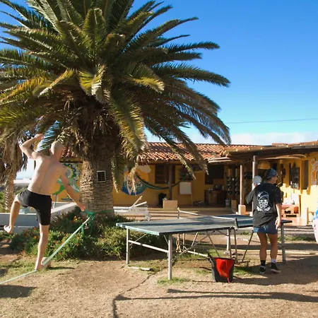 Vandrerhjem The Tree House Surf Camp *